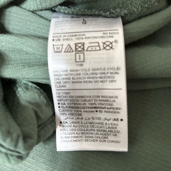 5/$25Old Navy Women’s Large Dark Green Button-Up Shirt Long Sleeve Collar Office - Picture 3 of 8